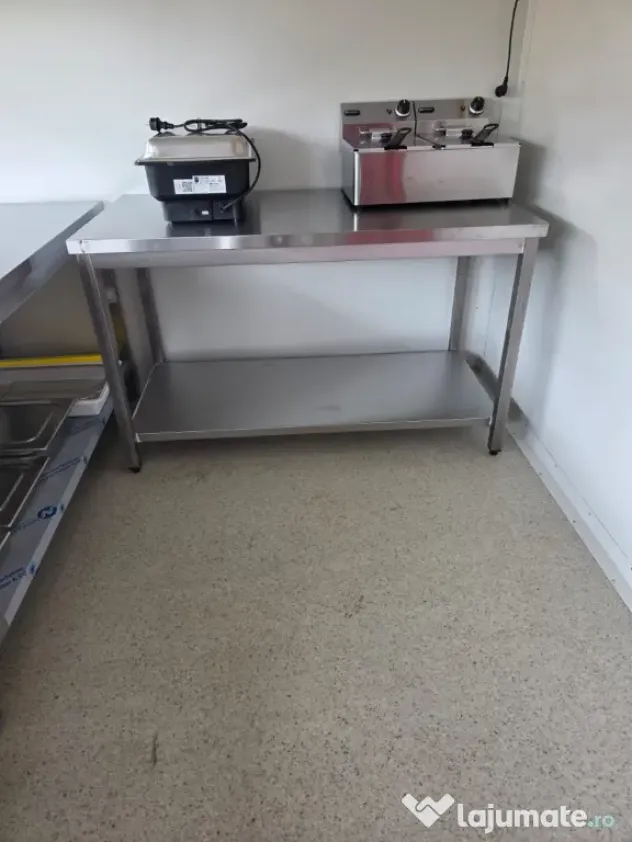 Vând rulotă de tip FastFood