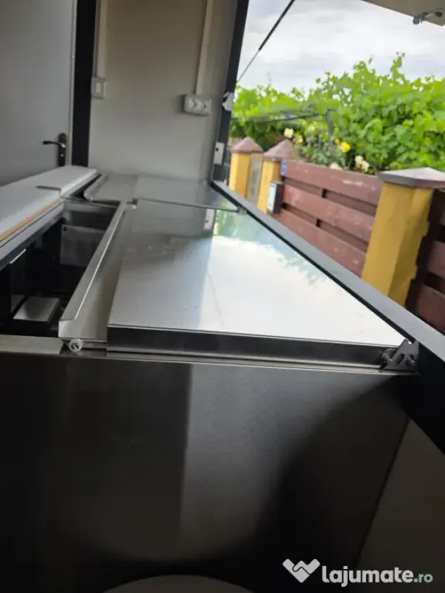 Vând rulotă de tip FastFood