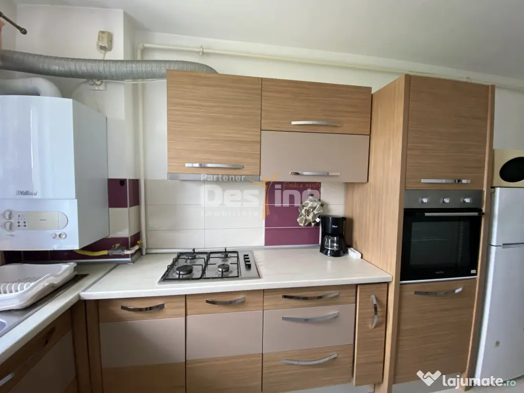 Apartament cu 2 camere 60 mp, etaj intermediar, cu loc de pa