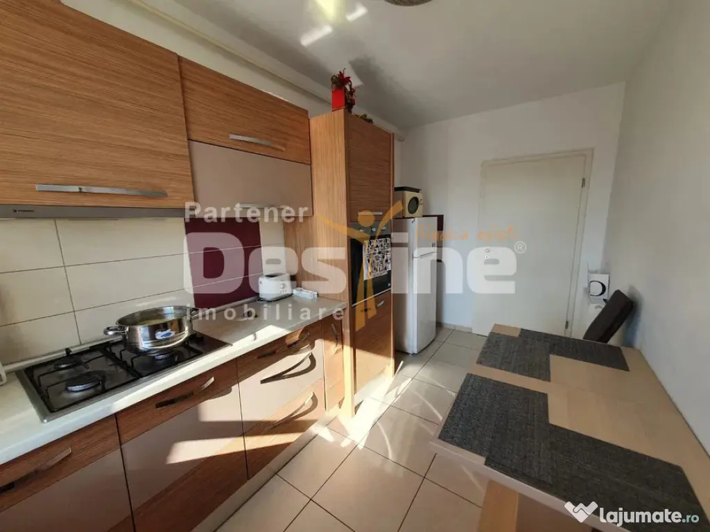 Apartament cu 2 camere 60 mp, etaj intermediar, cu loc de pa