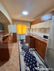 Apartament complet mobilat, 3 camere, garaj - Primăverii 