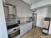 Apartament cu 3 camere, 2 băi, intermediar Parcare subteran 