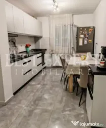 Apartament 4 camere cu geam la baie, bloc reabilitat