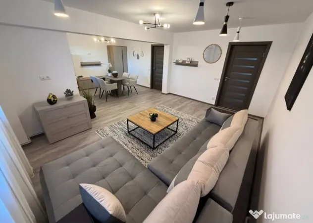 Apartament lux 3 camere,2 băi zona Spitalul Județean