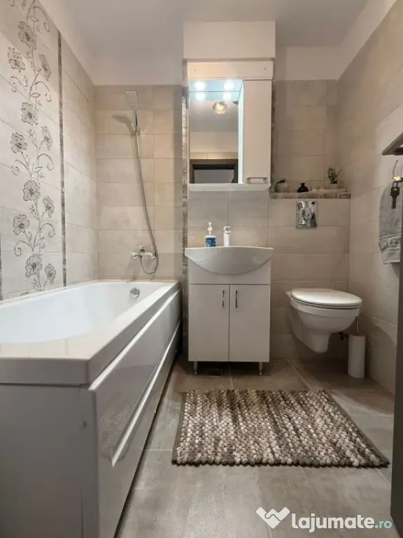 Apartament lux 3 camere,2 băi zona Spitalul Județean