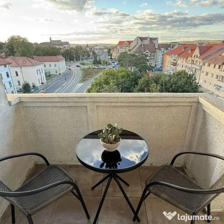 Apartament lux 3 camere,2 băi zona Spitalul Județean