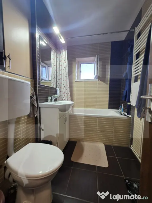 Apartament decomandat cu 2 camere intr-o zona apreciata.