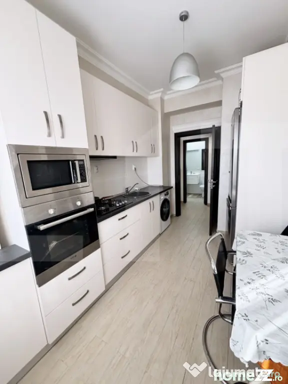 De inchiriat apertament cu 2 camere semidecomandat, parter,