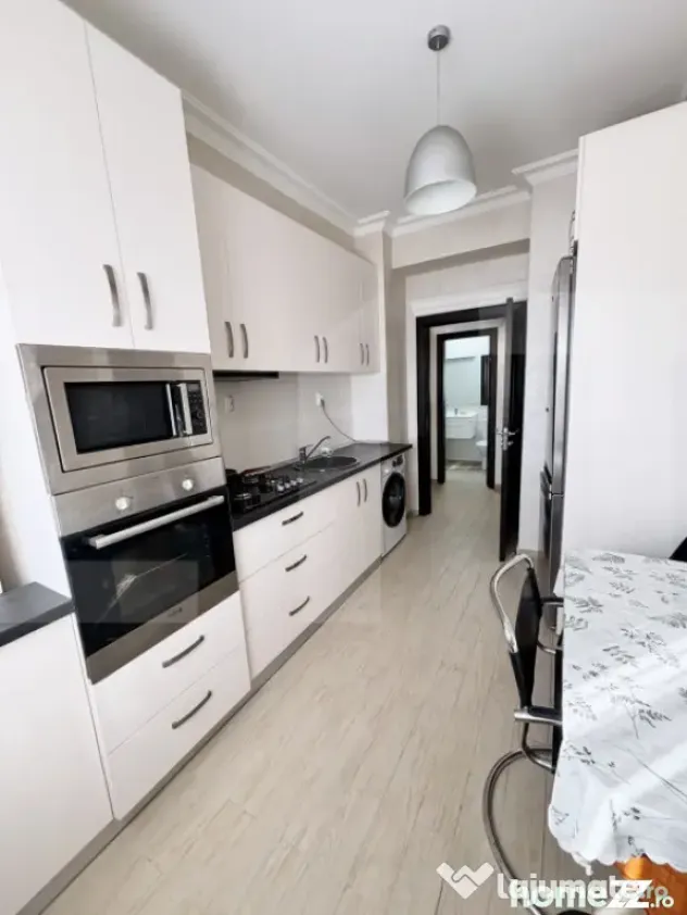 De inchiriat apertament cu 2 camere semidecomandat, parter,
