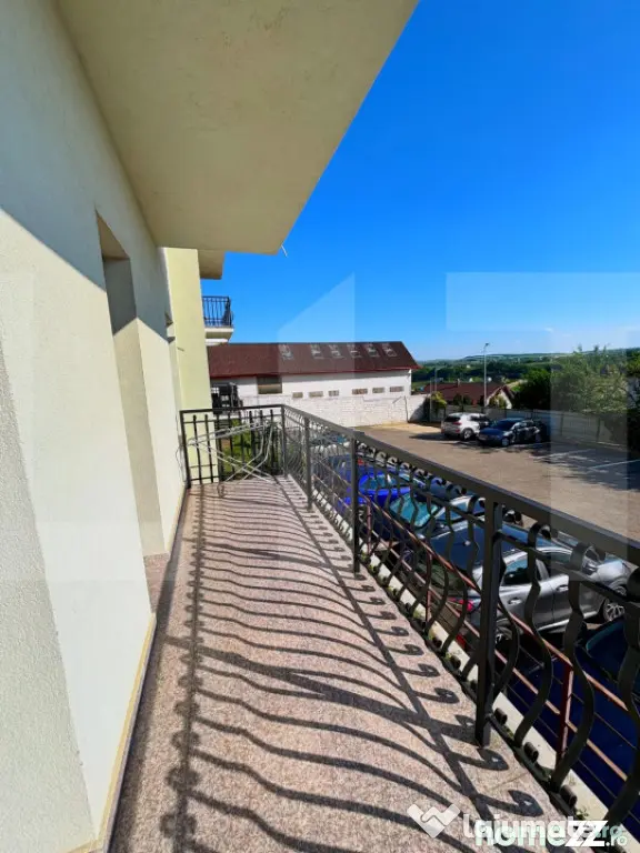 De inchiriat apertament cu 2 camere semidecomandat, parter,