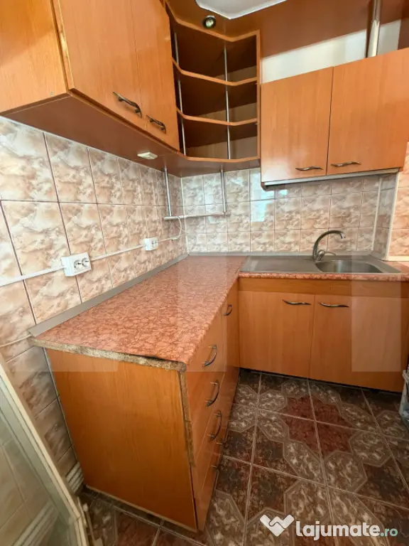 Apartament cu 2 camere, decomandat, 50mp, zona Bulevard