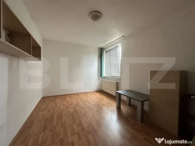 Apartament 2 camere , bloc cu lift, izolat termic , etaj 3,