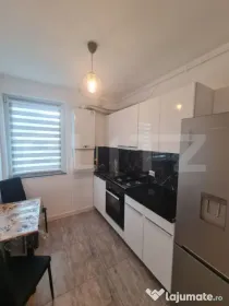 2 camere, bucatarie inchisa, zona Teilor