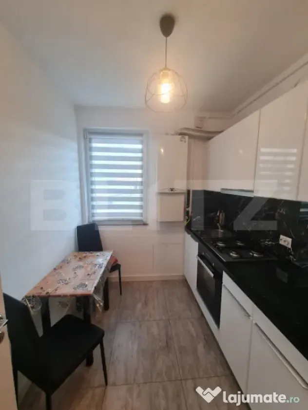 2 camere, bucatarie inchisa, zona Teilor