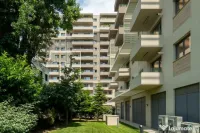 Apartament cu terasa cat o gradina, doua boxe si doua loc