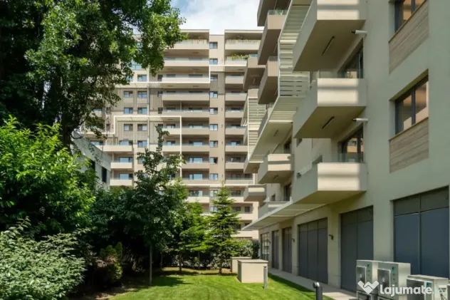 Apartament cu terasa cat o gradina, trei boxe si doua locuri