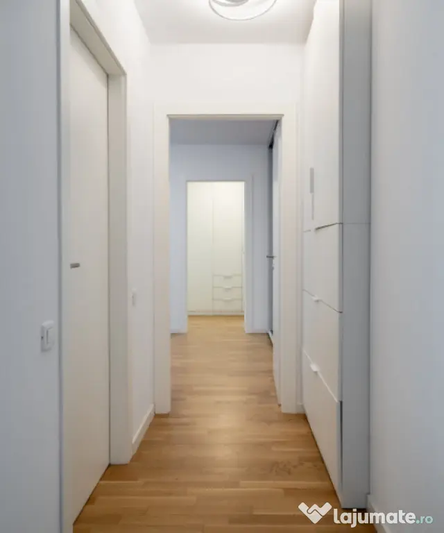 Apartament cu terasa cat o gradina, trei boxe si doua locuri