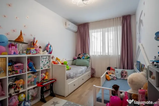 Apartament cu terasa cat o gradina, trei boxe si doua locuri