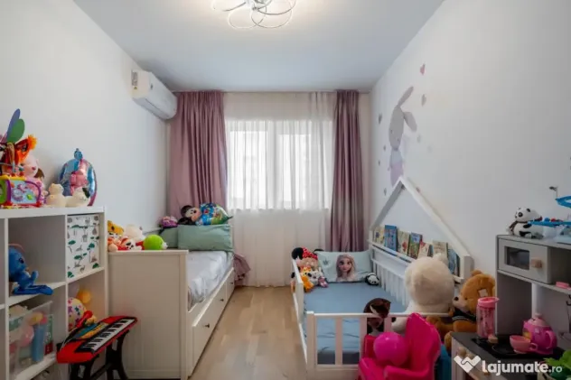 Apartament cu terasa cat o gradina, trei boxe si doua locuri
