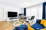 Apartament cu terasa cat o gradina, trei boxe si doua locuri