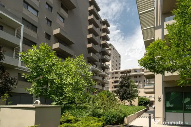 Apartament cu terasa cat o gradina, trei boxe si doua locuri