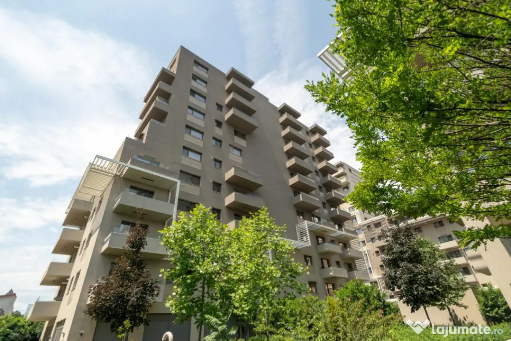 Apartament cu terasa cat o gradina, trei boxe si doua locuri