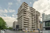 Apartament cu terasa cat o gradina, trei boxe si doua locuri