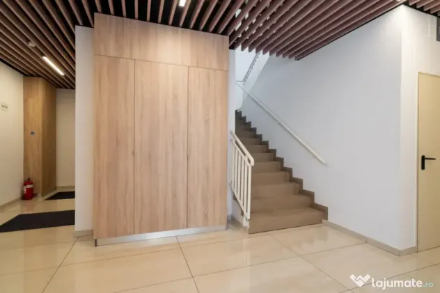 Apartament cu terasa cat o gradina, trei boxe si doua locuri