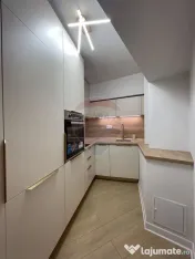 Apartament renovat, prima inchiriere - Piata Alba Iulia 