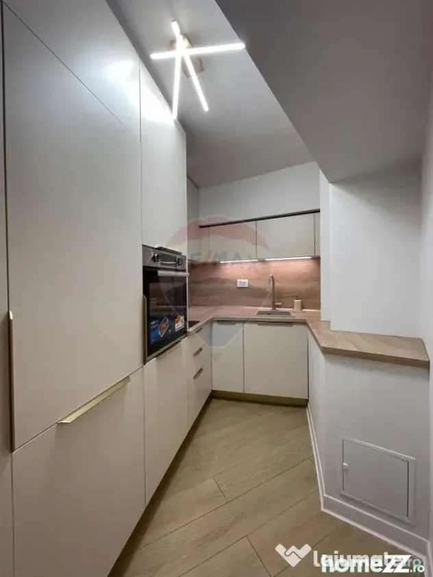 Apartament renovat, prima inchiriere - Piata Alba Iulia