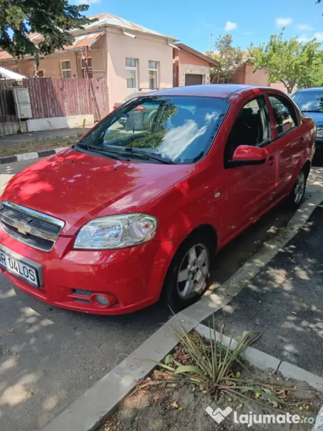 Vand Chevrolet Aveo anul 2010 motor 1 4 pe benzina aer condiționat în stare de funcționare bună.