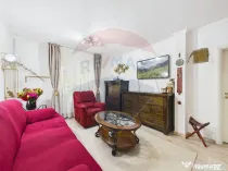 Apartament cu 4 camere de vanzare, Centrala proprie, 13 S...