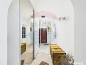 Apartament cu 4 camere de vanzare, Centrala proprie, 13 S...