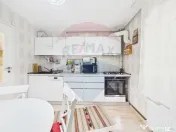 Apartament cu 4 camere de vanzare, Centrala proprie, 13 S...