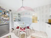 Apartament cu 4 camere de vanzare, Centrala proprie, 13 S...