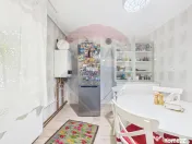 Apartament cu 4 camere de vanzare, Centrala proprie, 13 S...
