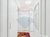 Apartament cu 4 camere de vanzare, Centrala proprie, 13 S...