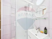 Apartament cu 4 camere de vanzare, Centrala proprie, 13 S...