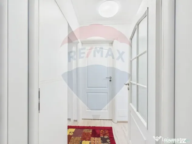 Apartament cu 4 camere de vanzare, Centrala proprie, 13 S...