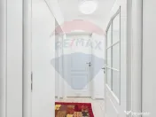 Apartament cu 4 camere de vanzare, Centrala proprie, 13 S... 