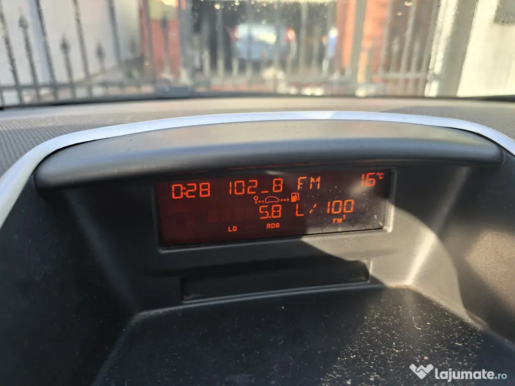 Vând Peugeot 207 diesel, an 2008, cu 178.873 km