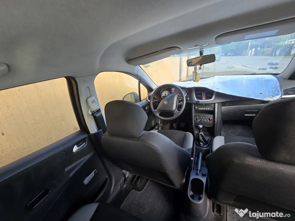 Vând Peugeot 207 diesel, an 2008, cu 178.873 km