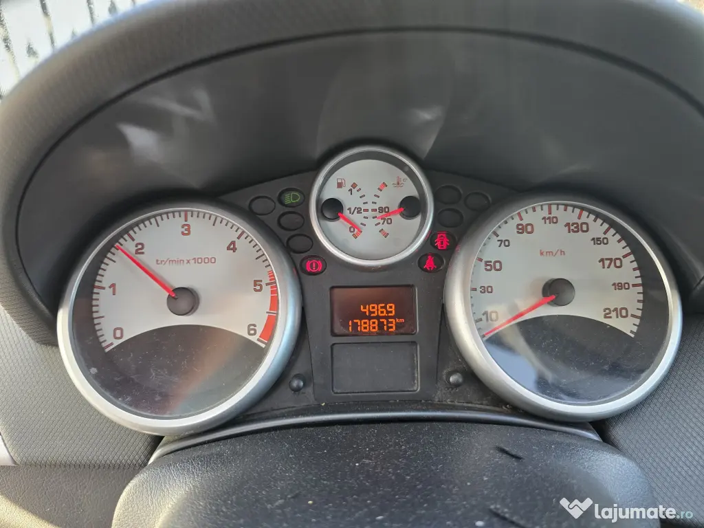 Vând Peugeot 207 diesel, an 2008, cu 178.873 km