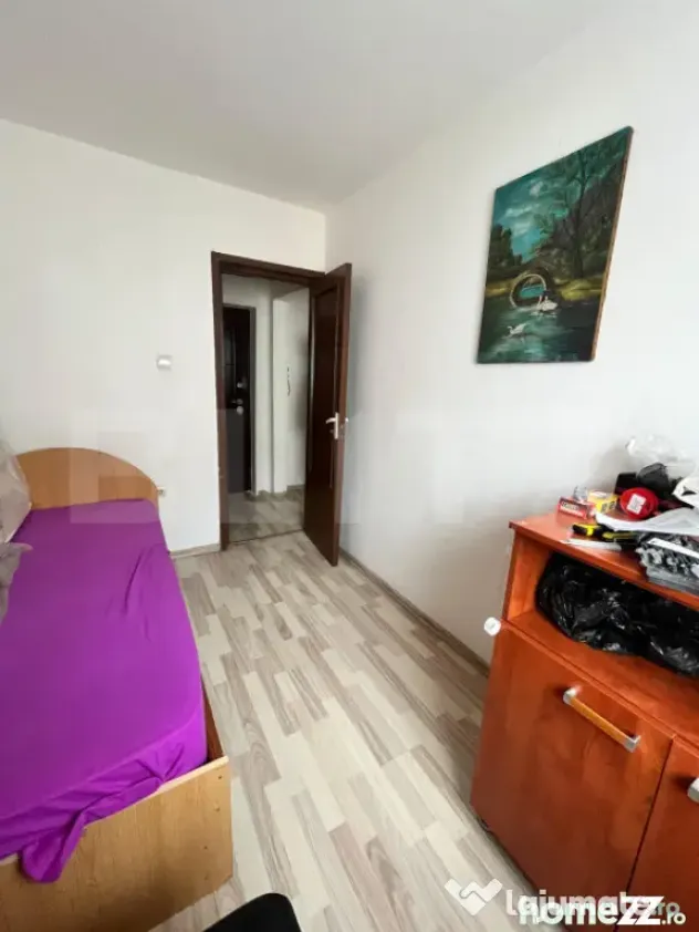 Apartament cu 3 camere, etaj 2, zona Lama