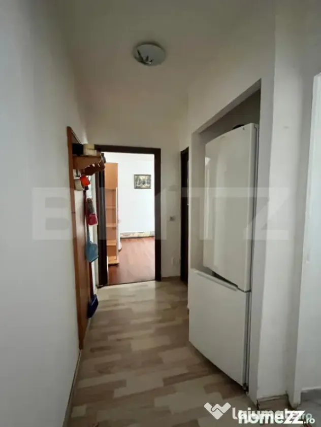 Apartament cu 3 camere, etaj 2, zona Lama