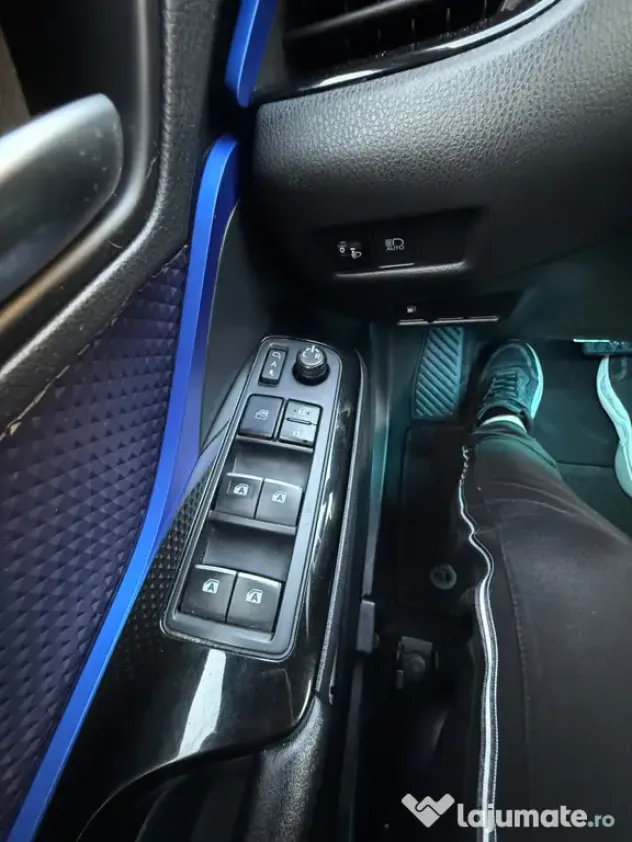 Toyota C-HR Hybrid Bi-Tone 2017