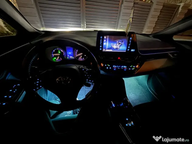 Toyota C-HR Hybrid Bi-Tone 2017