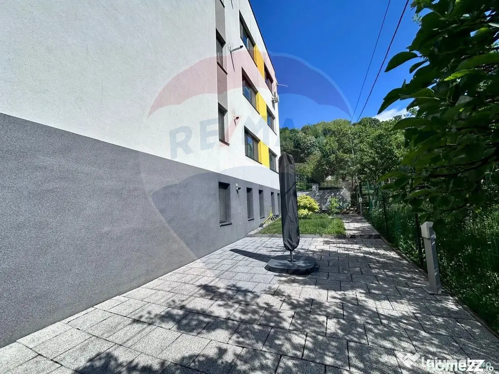Apartament deosebit cu curte interioara privata – Zonă...