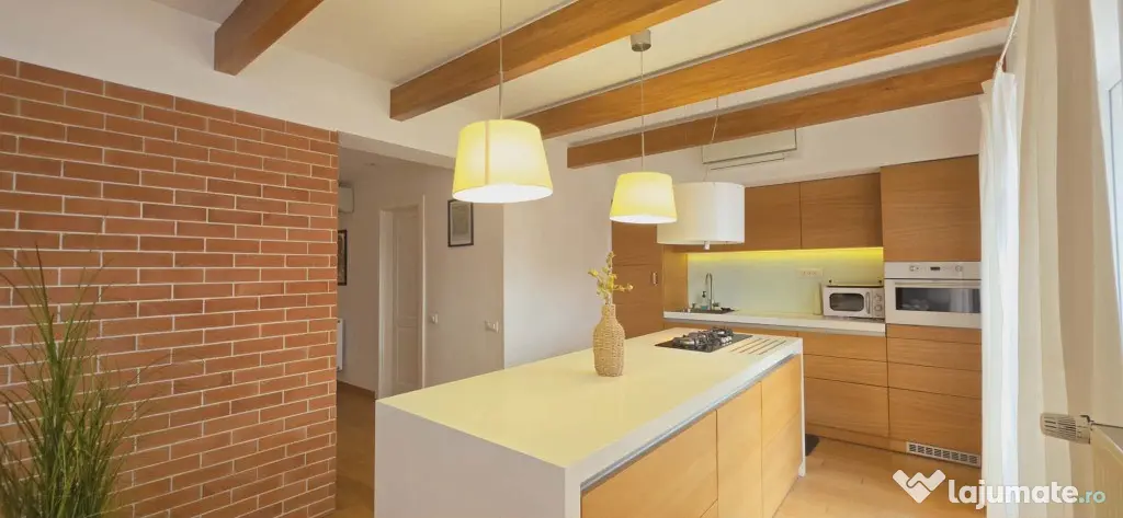 Apartament exclusivist 4 camere de vânzare, central, pietonal