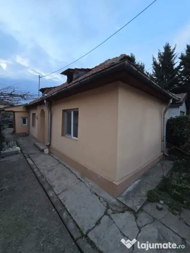 Casa de vanzare in cartier 23 August